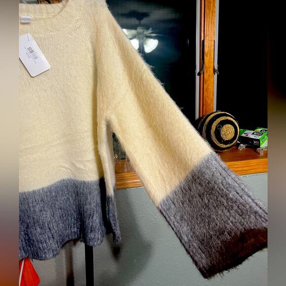 Soft Plush Dual Tone Sweater Size Medium - Picture 2 of 5